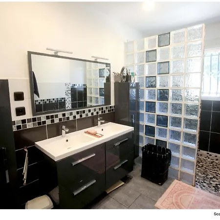 Privatunterkunft Avec Spa, Fitness Et Petit Dejeuner Saint-Gilles (Gard)